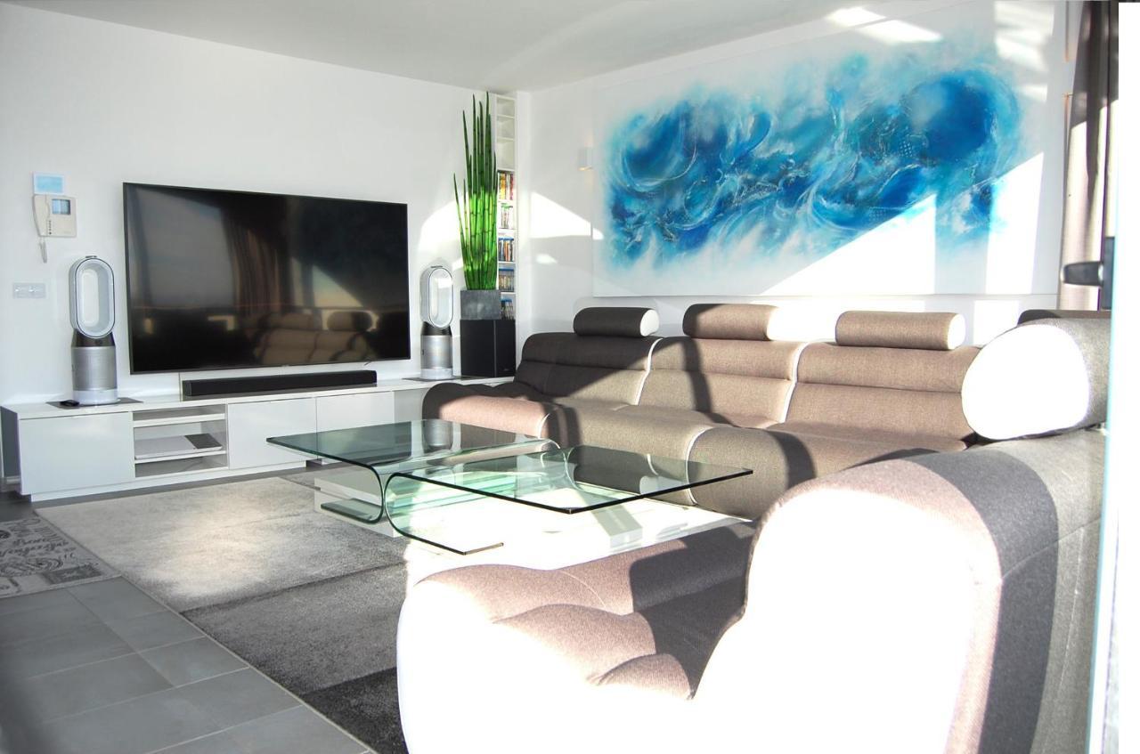 Luxus Apartment Mit Klimaanlage กอสตากาลมา ภายนอก รูปภาพ